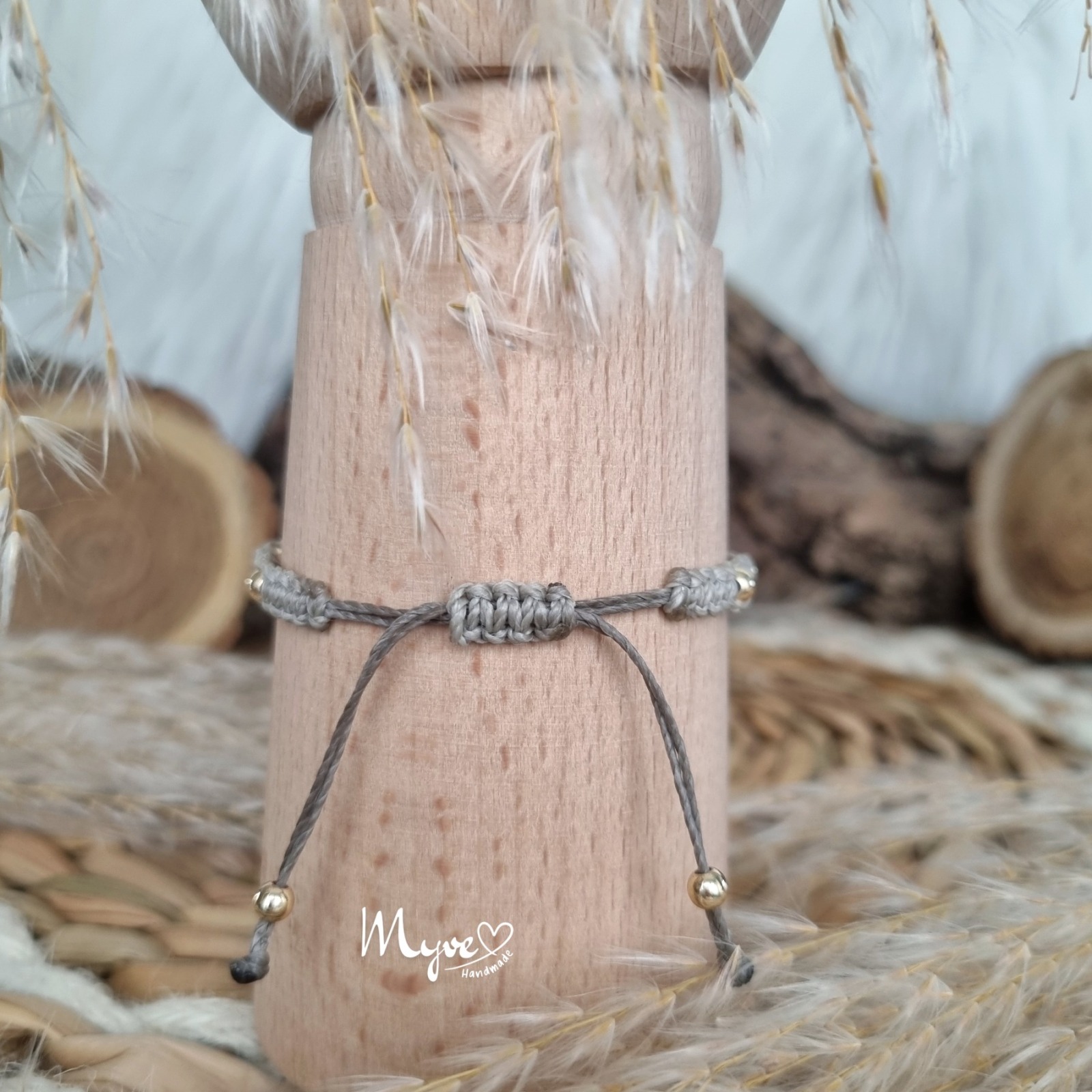 Makramee Armband mit goldenem Herz, Damenarmband, Zarter Boho Schmuck, Geschenke für die Liebsten,