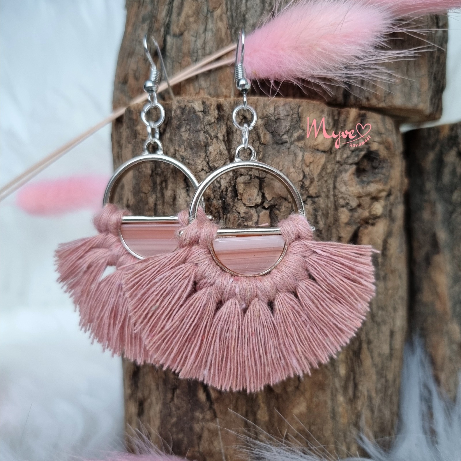 Makramee Ohrringe Messing/Resin Halbkreis Rosa - Boho Ohrringe , Festivalschmuck, Damenohrringe