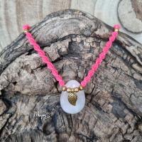 Makramee Kette mit Rosenquarz Edelstein Anhänger, Damenhalskette, Spiritueller Schmuck im Boho Stil