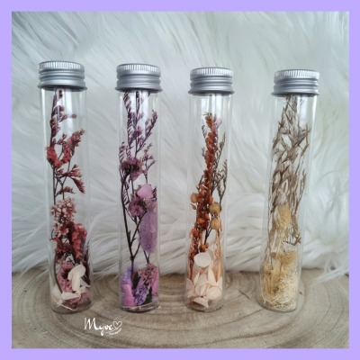 Flower Bottle in einem Reagenzglas, Blumen in der Flasche, Blumengeschenke, Trockenblumendeko -