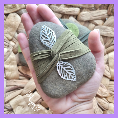 Grüner Blatt Wrapped Stone - Gewickelter Stein mit Blätter Ornamente