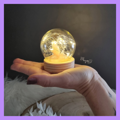 Kristallkuppel Rosenquarz mit Rohsteinen, beleuchtete Kristalldeko - kleine beleuchtete