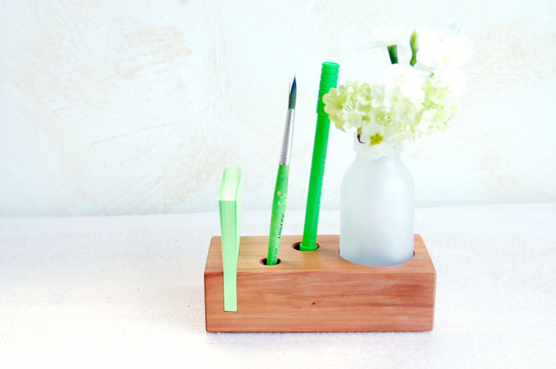 3 Stifthalter mit Vase Zettelhalter in Kirsche
