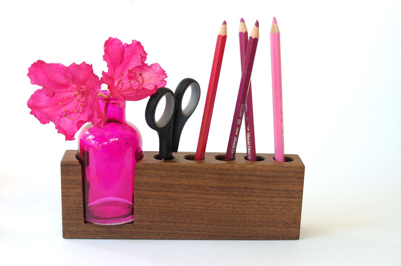 4 Stifthalter mit pinker Blumenvase 3