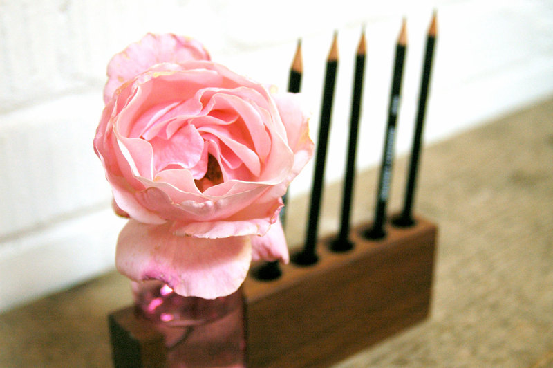 4 Stifthalter mit rosa Blumenvase