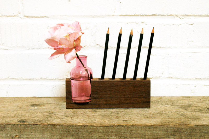 4 Stifthalter mit rosa Blumenvase 2