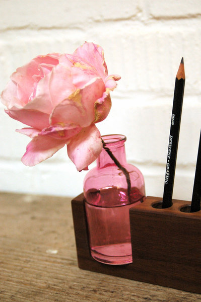 4 Stifthalter mit rosa Blumenvase 3