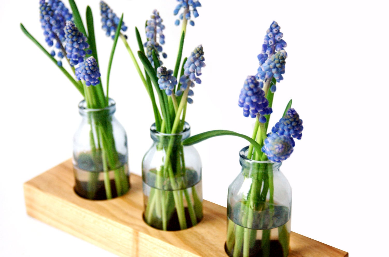 Vase aus Holz, natürliches Blumenarrangement, Dekoration Esstisch, Blumenvase aus nachhaltigem