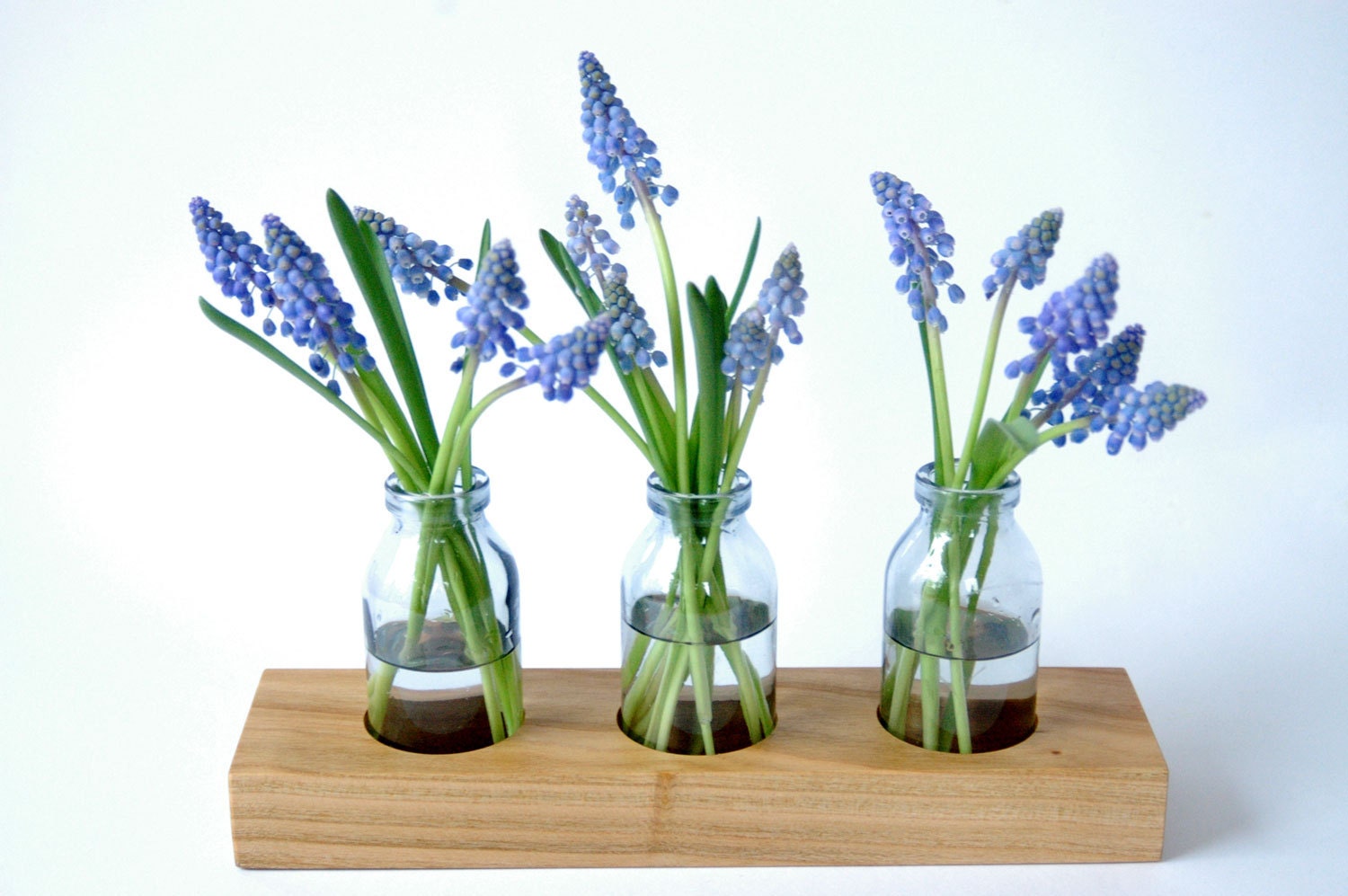 Vase aus Holz, natürliches Blumenarrangement, Dekoration Esstisch, Blumenvase aus nachhaltigem