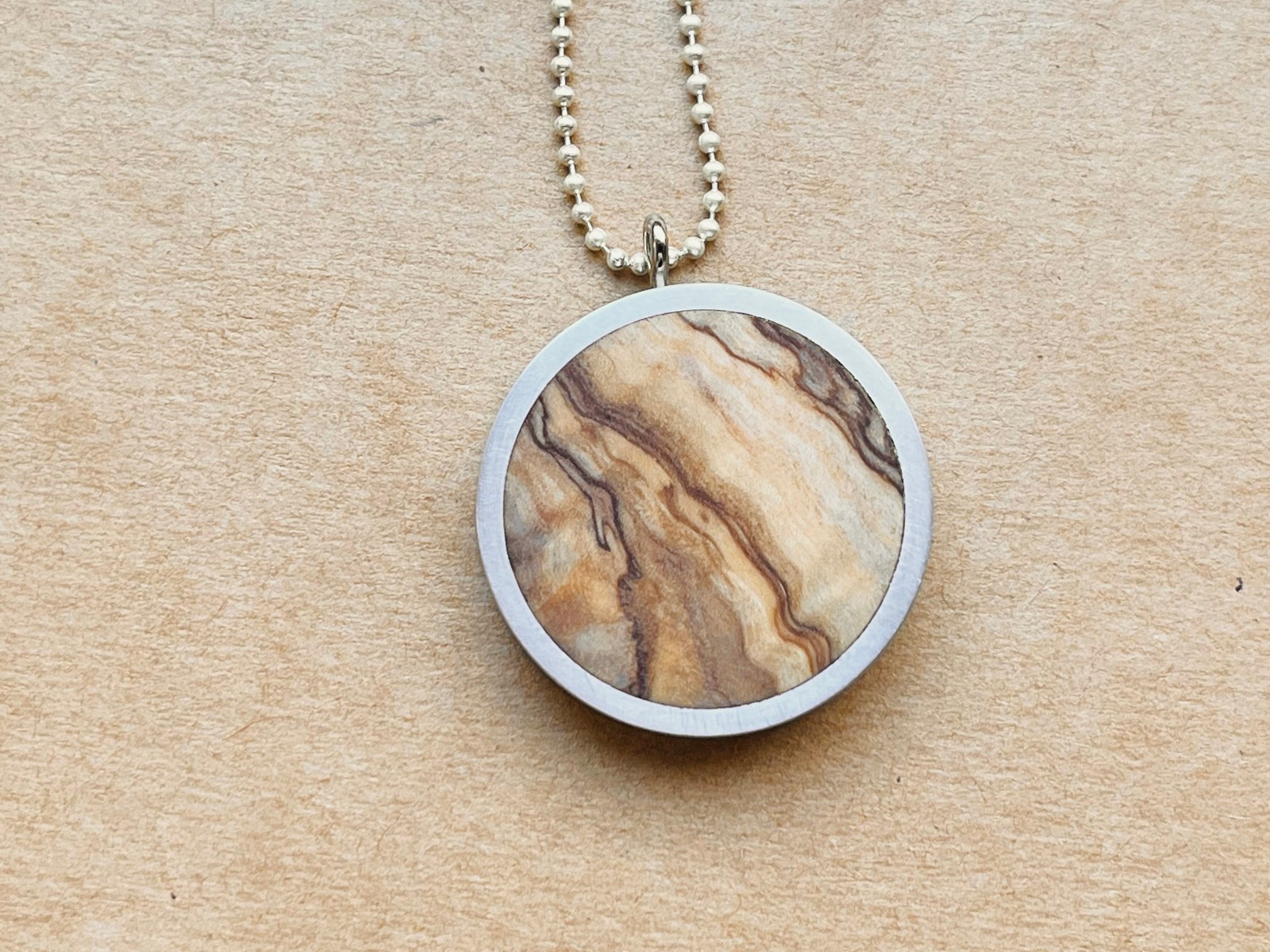 Kette mt Anhänger aus Holz und Aluminium, Holzkette, Silberkette, Tropfen, Träne, Silberholz 5