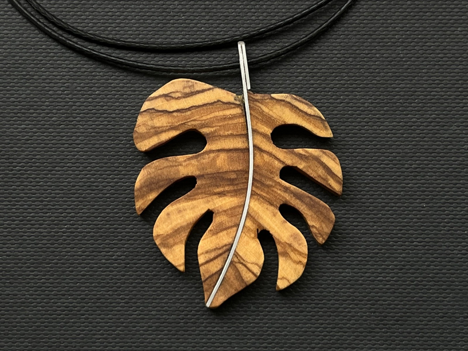 Kette mit Monstera Blatt aus Holz und 925 er Silber, plant lover, Holzkette, Anhänger aus