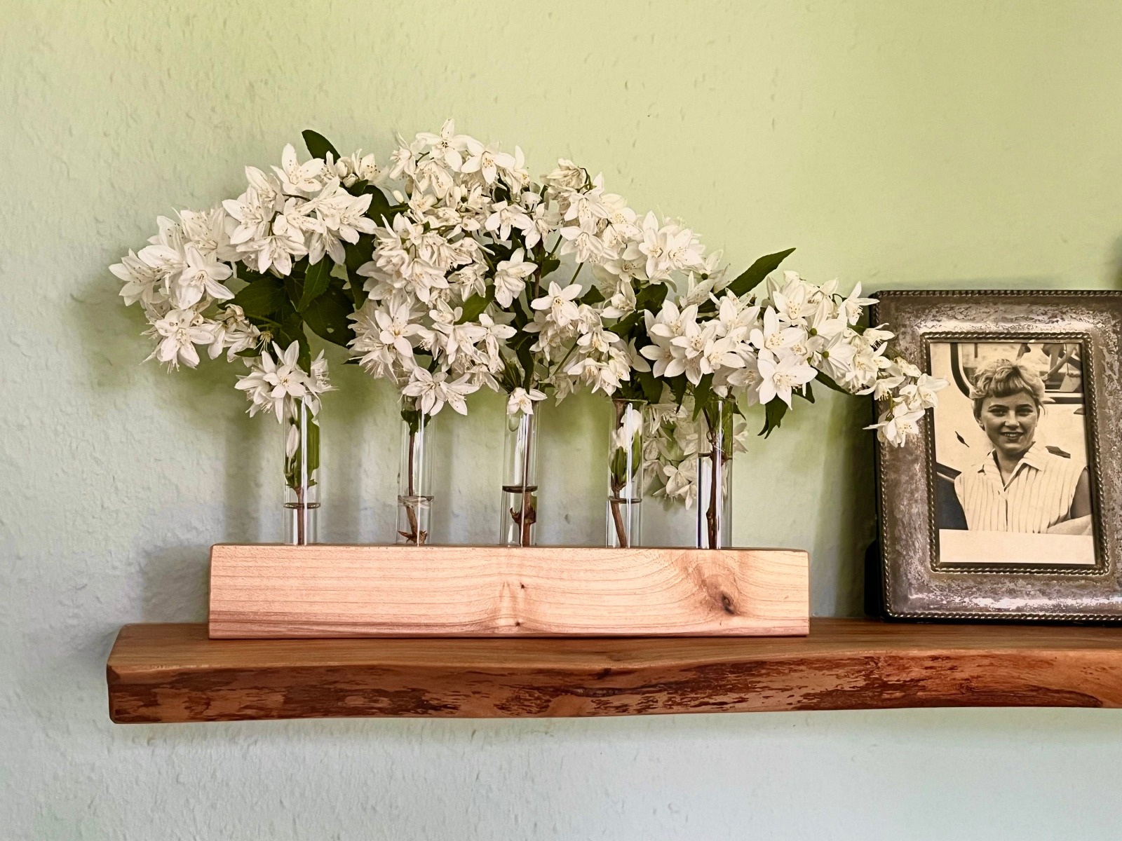 kleine Vase für Trockenblumen, Holzleiste für Gräser, Tischdeko Hochzeit, Blumenvase zum