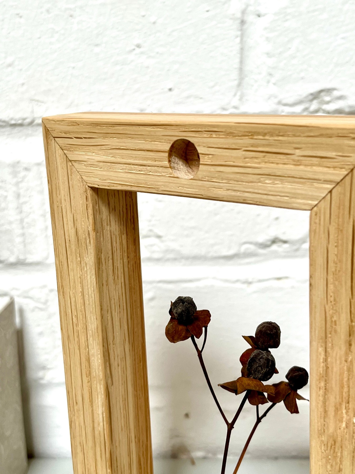 Wandvase aus Holz, Wandbild für Trockenblumen, kleine Hängevase im Landhausstil,