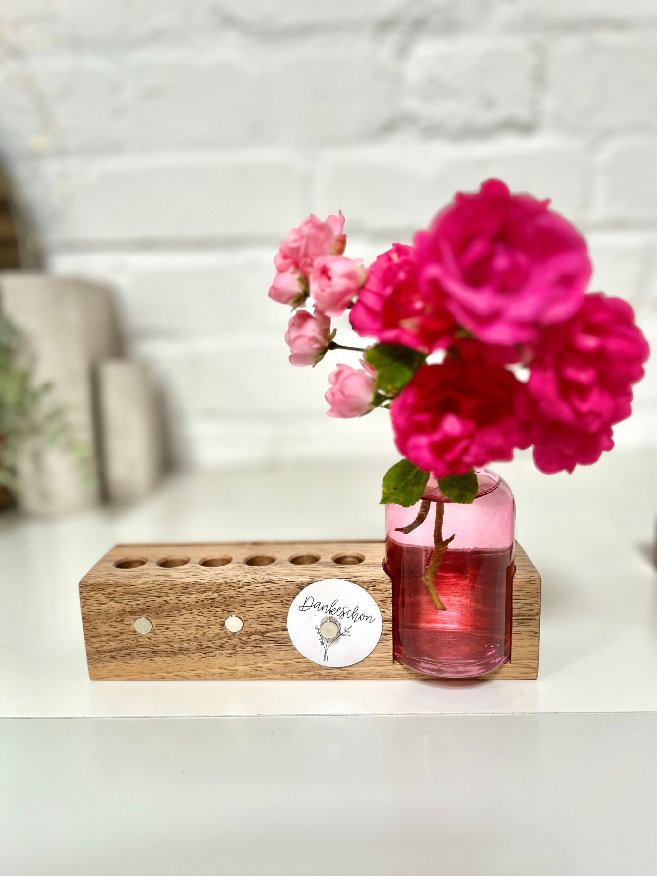 nachhaltiger Stiftehalter mit rosa Vase, Ordnung im Büro, Schreibtisch Organizer, Homeoffice,