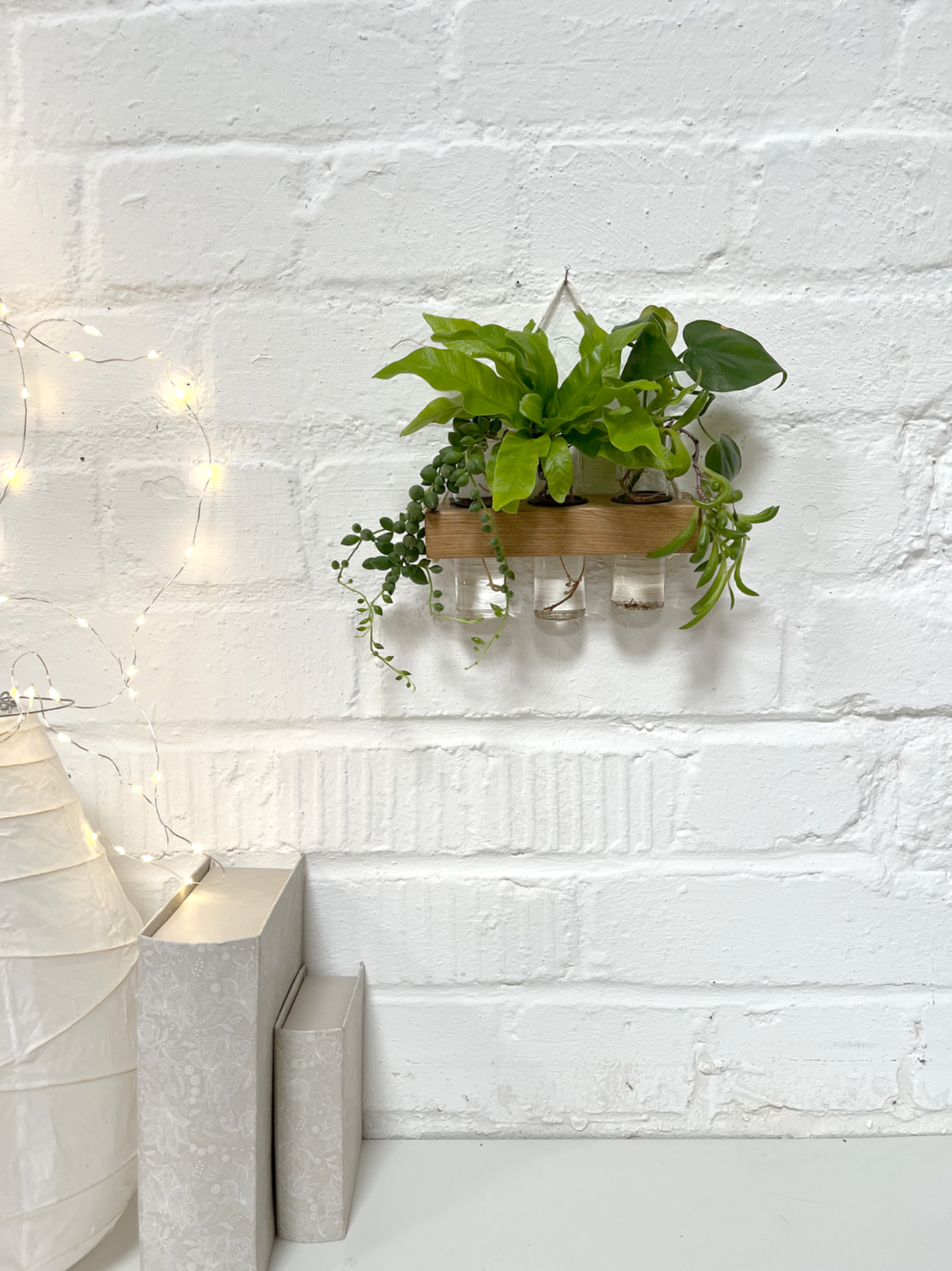 Vermehrungsstation aus Holz, Wandvase, Wanddeko Sommer, kleine Hängevase aus Eiche im Landhausstil,