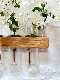 Vermehrungsstation aus Holz, Wandvase, Wanddeko Sommer, kleine Hängevase aus Eiche im Landhausstil,