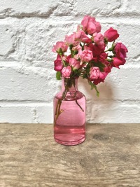 nachhaltiger Stiftehalter mit rosa Vase, Ordnung im Büro, Schreibtisch Organizer, Homeoffice,