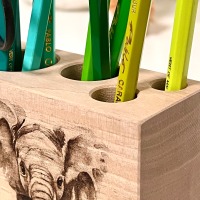 Stiftehalter für Kinder aus Holz, personalisierbar mit Wildtier und Namen, Einschulung, Stiftebox