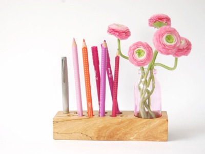 10 Stifthalter mit Blumenvase