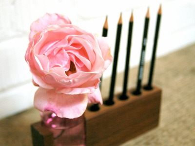 4 Stifthalter mit rosa Blumenvase