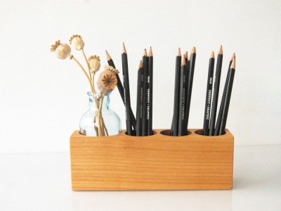 6 Stifthalter mit Blumenvase in Kirsche