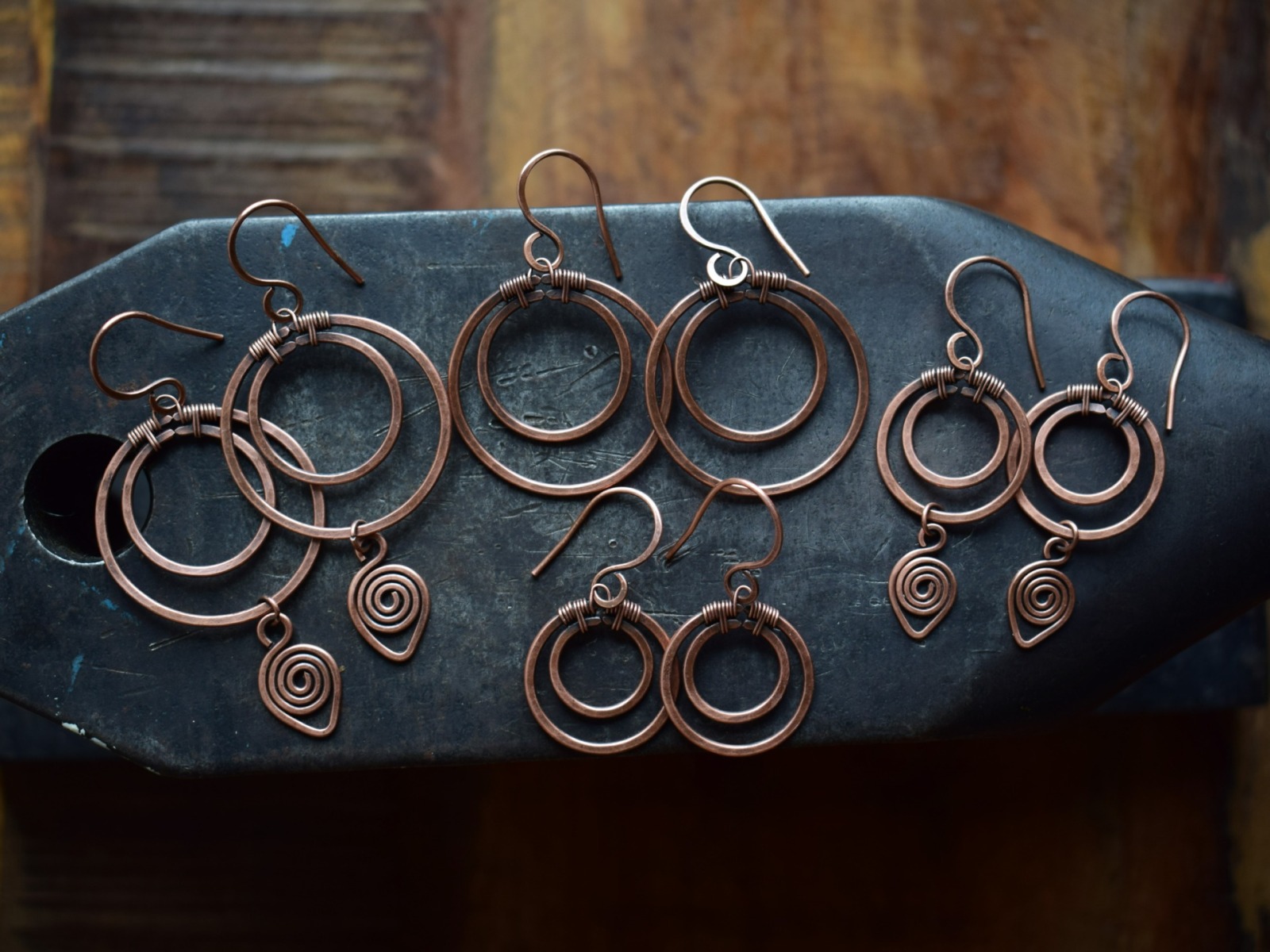 große runde Mond Ohrringe mit Spiralen aus Kupfer, keltischer Schmuck 10