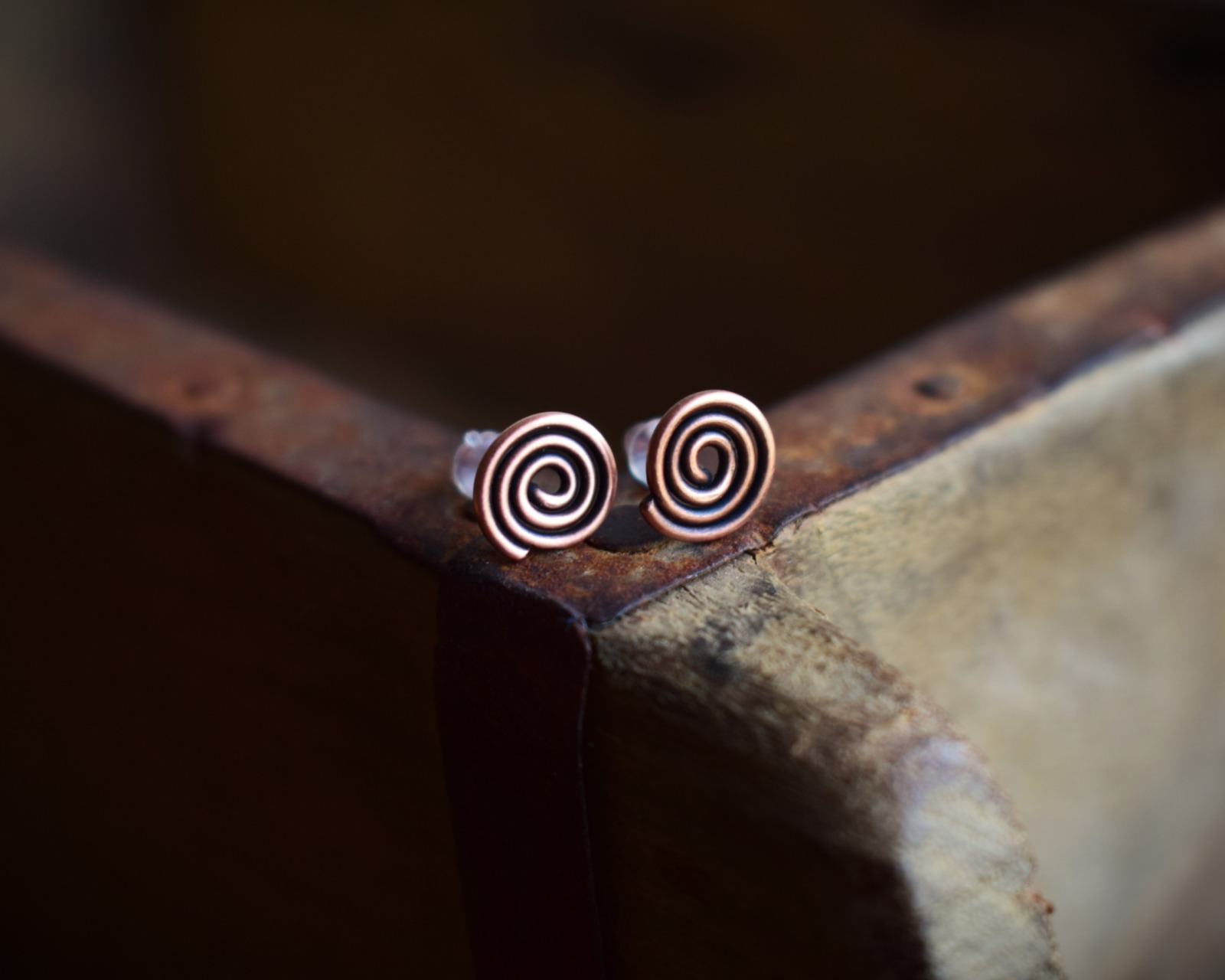 keltische Ohrstecker mit Spiralen aus Kupfer 7