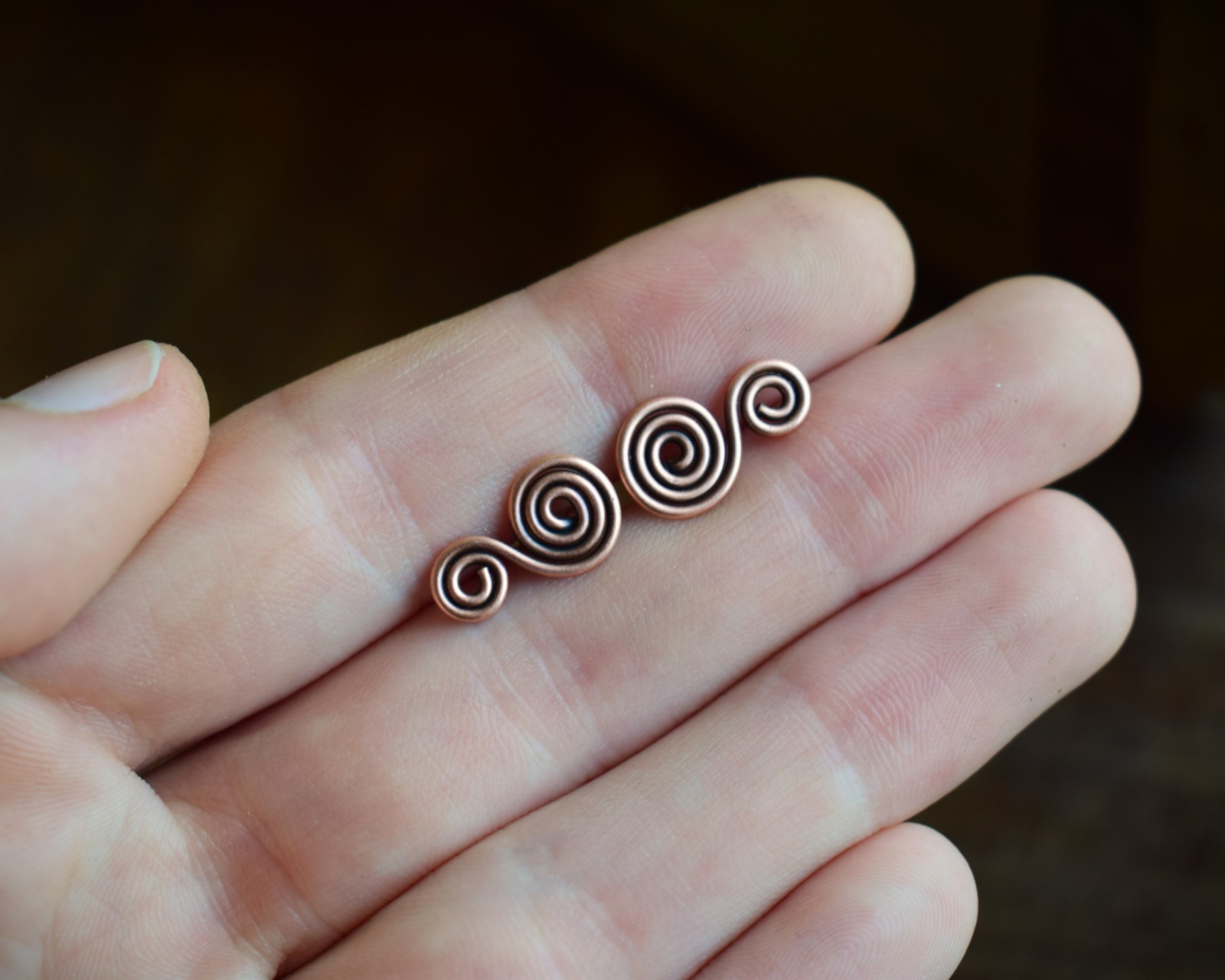 feine Ohrstecker aus Kupfer mit Doppelspiralen im keltischen Stil 9
