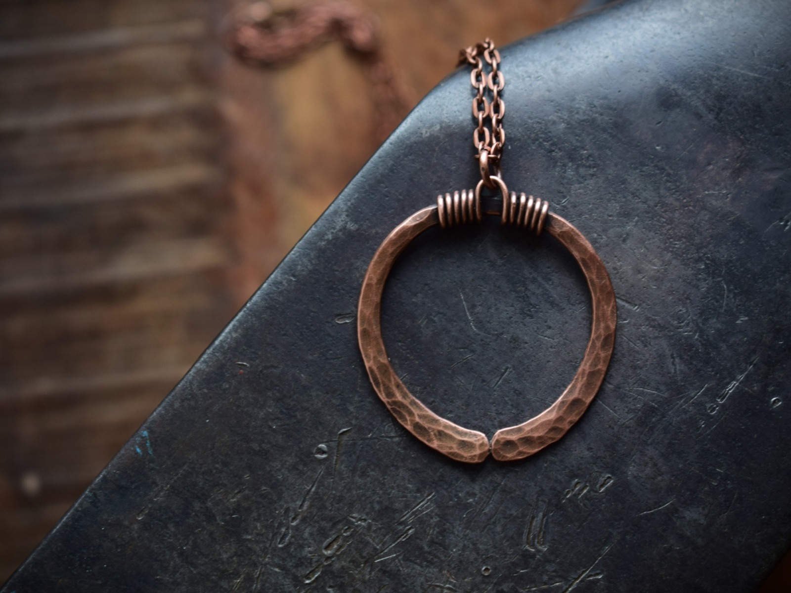massive ovale Wikinger Halskette aus gehämmertem Kupfer 3