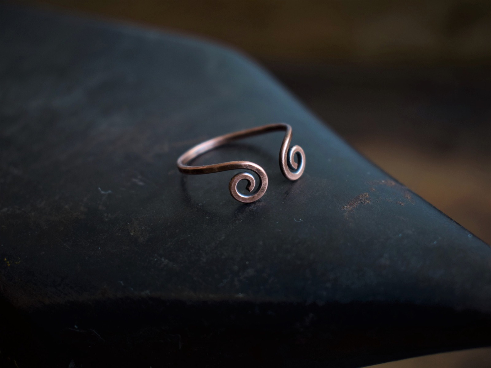 keltischer Kupferring mit Spiralen