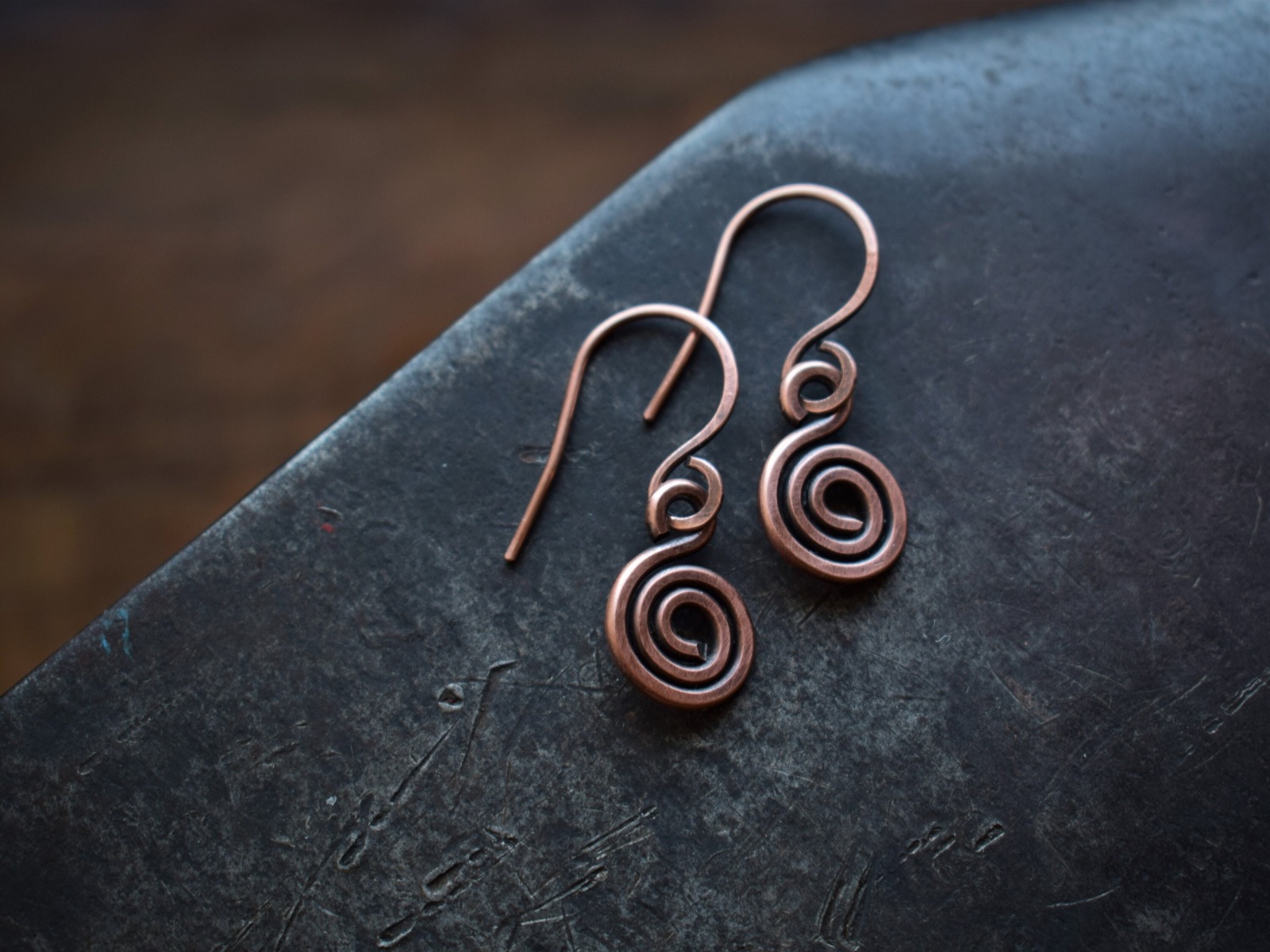 keltische Spiral Ohrringe aus Kupfer, grob