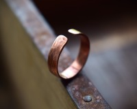 breiter Ring aus gehämmertem Kupfer 6