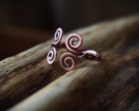 keltischer Fingerring aus Kupfer mit Spiralen für Ringgröße 60
