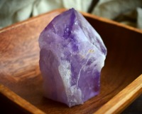 polierte Amethyst Spitze mit Standfläche aus Brasilien 2