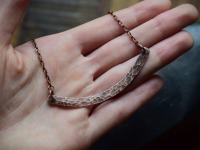 sichelförmige Wikinger Halskette aus gehämmertem Kupfer 8
