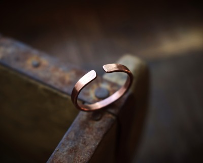 offener Ring aus reinem Kupfer - handgeschmiedeter Kupferschmuck