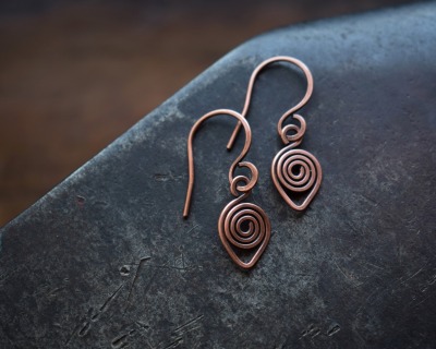 keltische Spiral Ohrringe aus Kupfer, klein - spitze Form