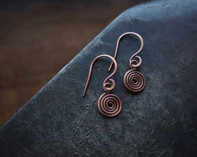 keltische Spiral Ohrringe aus Kupfer, filigran - runde Form