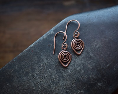 keltische Spiral Ohrringe aus Kupfer, groß - spitze Form