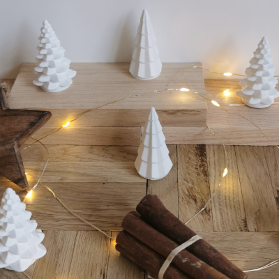 Tannenbaum Set, schlichte weiße Deko, Skandinavische Weihnachten, Bäumchen aus Raysin, handgegosse
