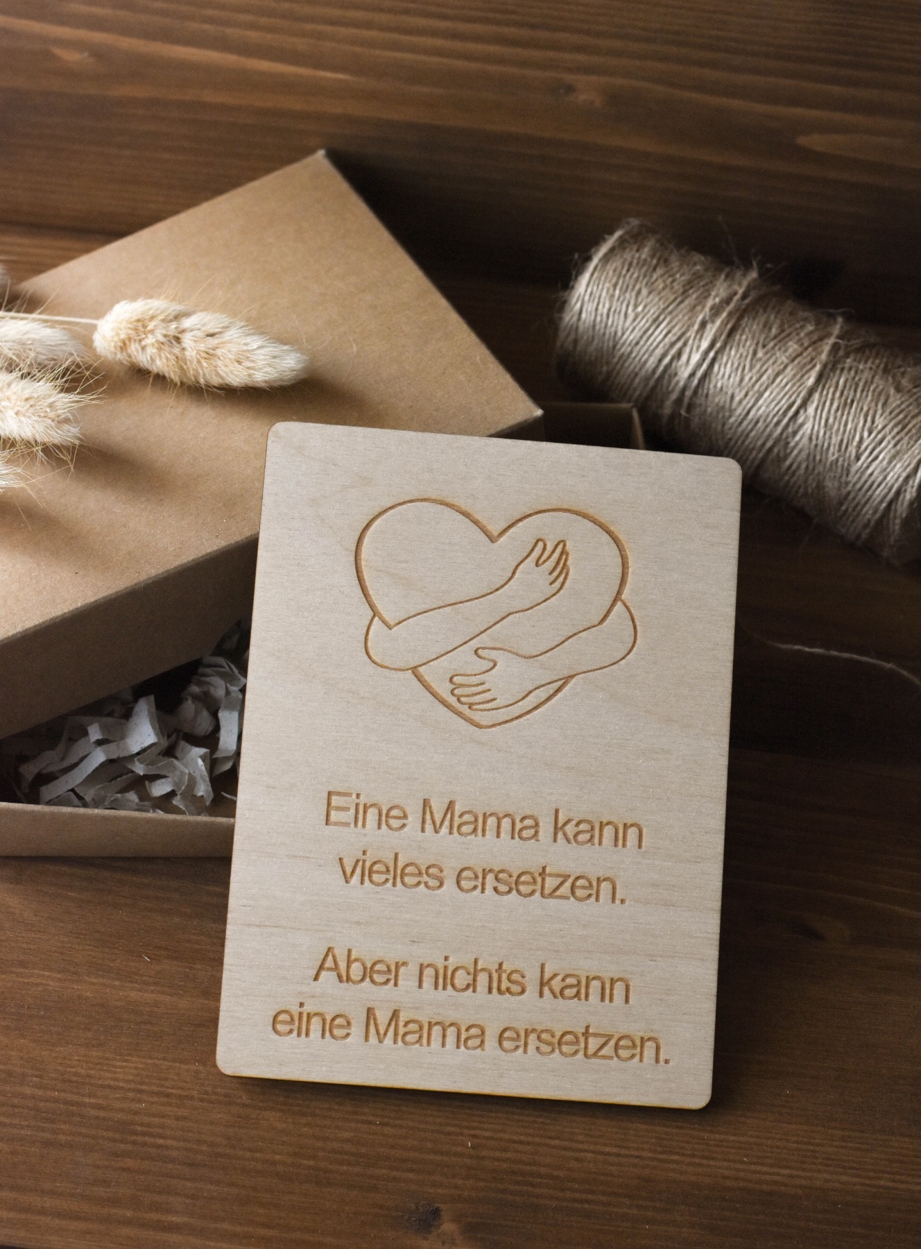 Schenke deiner Mama zum Muttertag eine liebevolle Holzkarte mit Herz