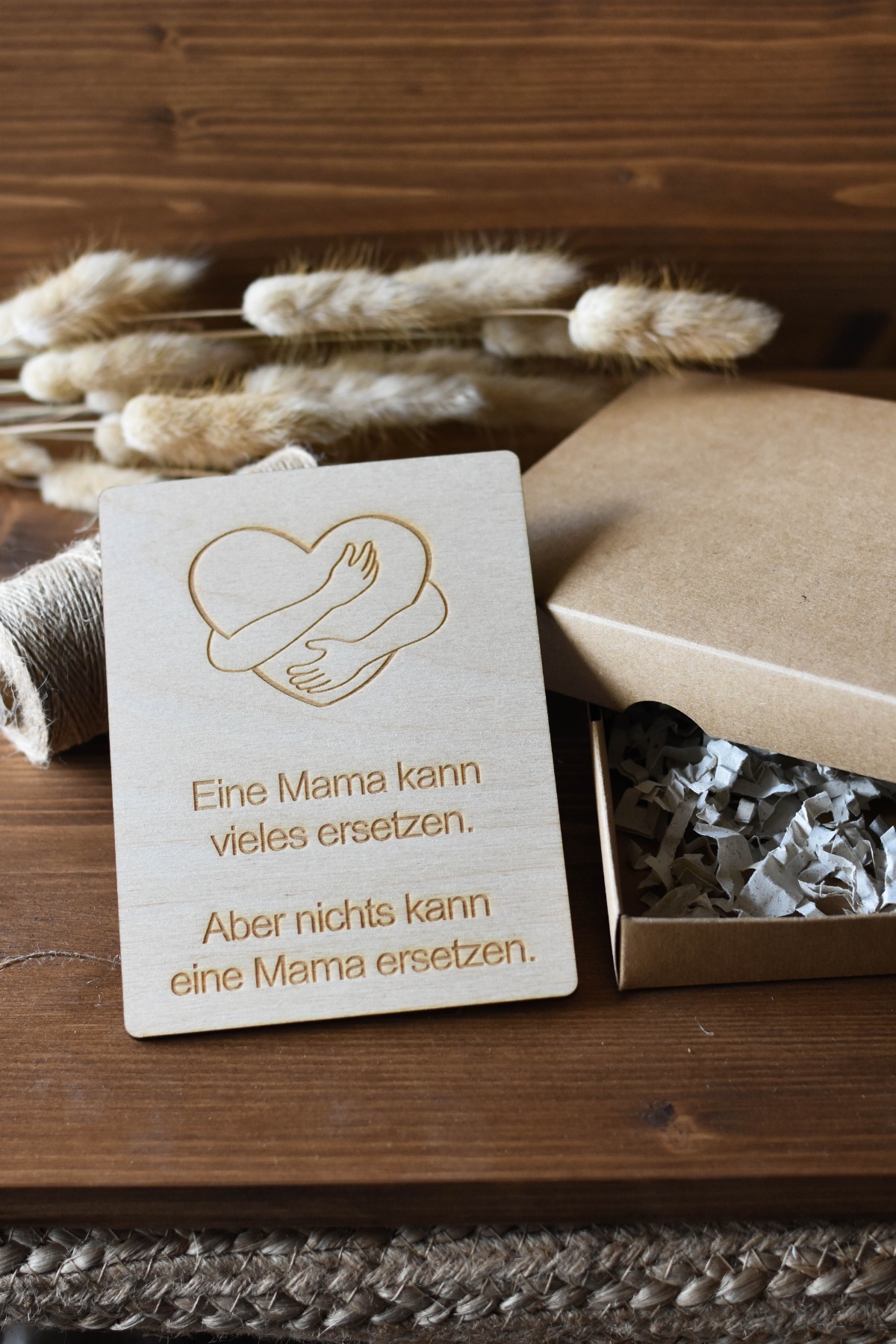 Schenke deiner Mama zum Muttertag eine liebevolle Holzkarte mit Herz 3