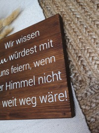 Holzschild als Gedenken an Verstorbene - Wir wissen du würdest mit uns feiern, wenn der Himmel