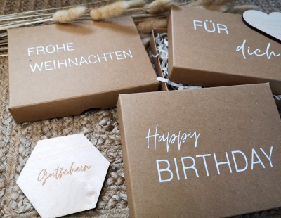 Holzkarte Gutschein - Individuelle Gestaltung mit Geschenkbox