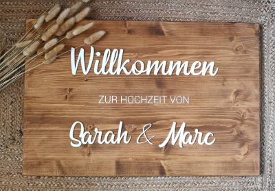 Personalisiertes Willkommensschild aus Acryl &amp; Holz