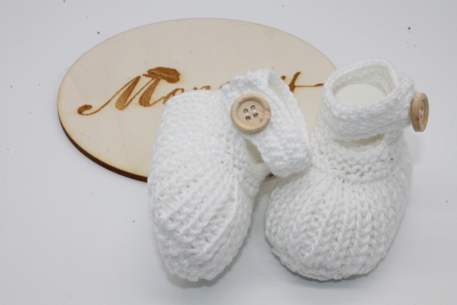 gestrickte Babyschuhe weiß mit Riemchen 7