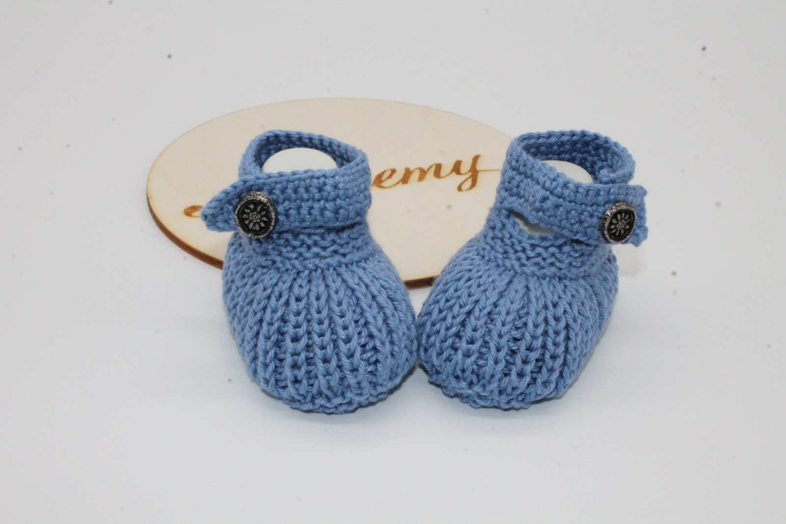 gestrickte Babyschuhe blau mit Riemchen 5