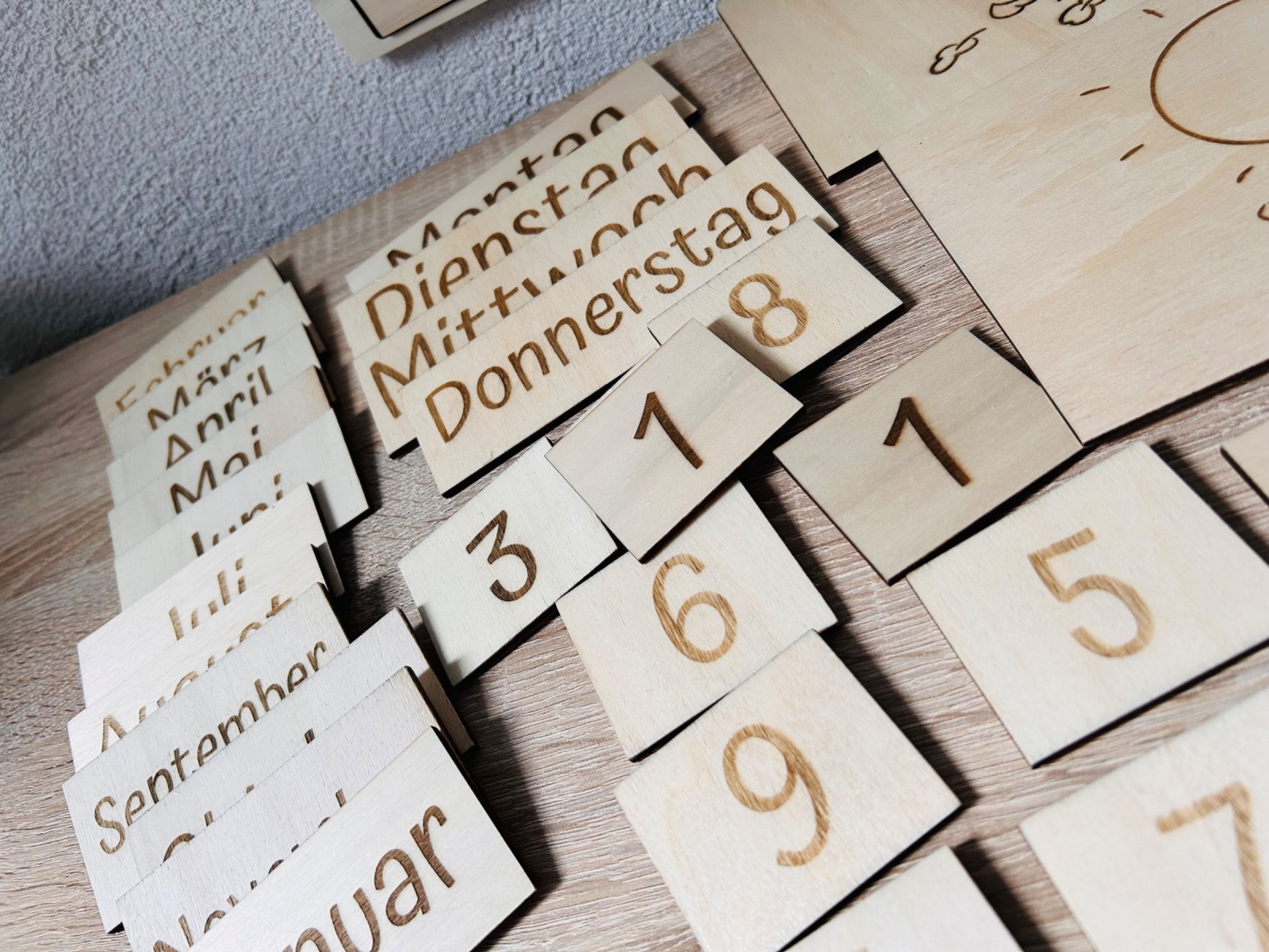 Dauerkalender Montessori aus Holz für Kinder Unendlichkeitskalender 3