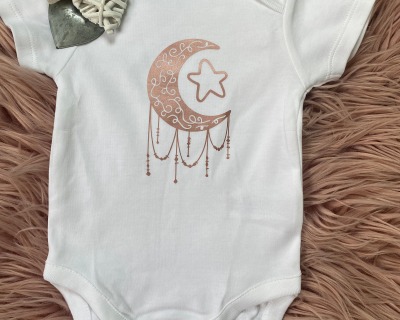 Baby Body bedruckt Mond, Geschenk zur Geburt