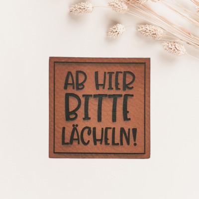 Label Kunstleder AB HIER BITTE LÄCHELN